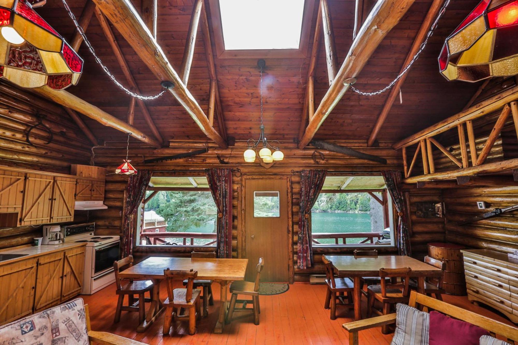 Kan-A-Mouche Pourvoirie Auberge Et Chalets Saint-Michel Pokoj fotografie