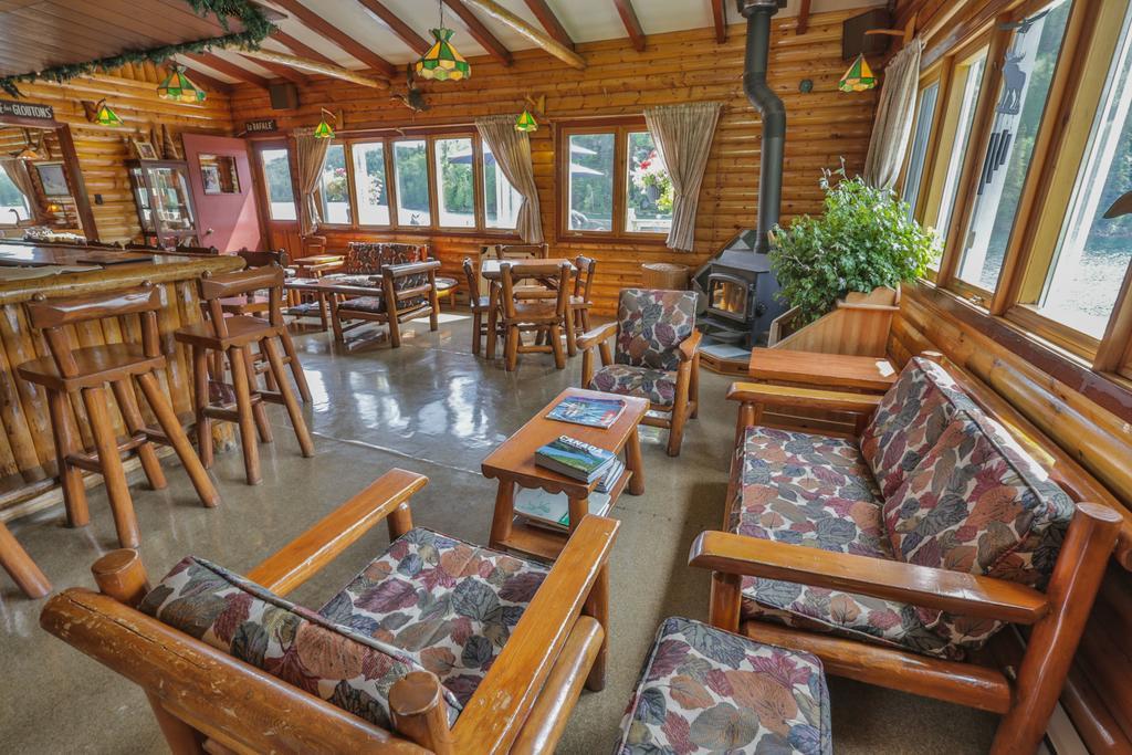 Kan-A-Mouche Pourvoirie Auberge Et Chalets Saint-Michel Exteriér fotografie