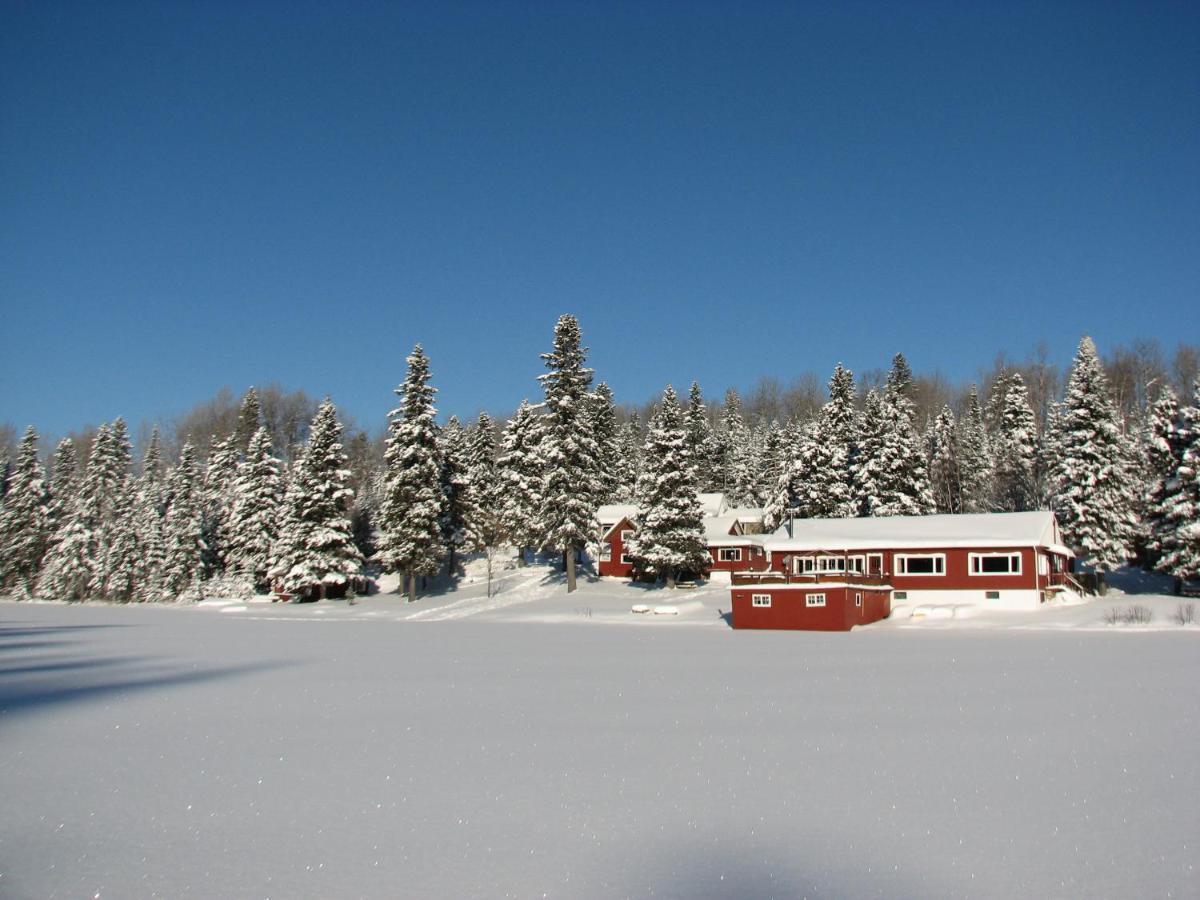 Kan-A-Mouche Pourvoirie Auberge Et Chalets Saint-Michel Exteriér fotografie