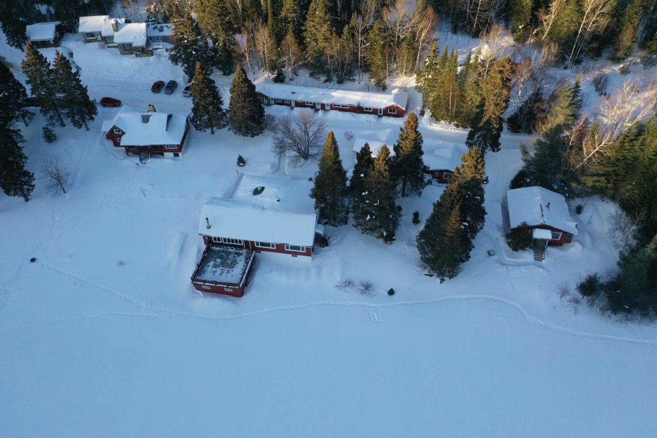 Kan-A-Mouche Pourvoirie Auberge Et Chalets Saint-Michel Exteriér fotografie