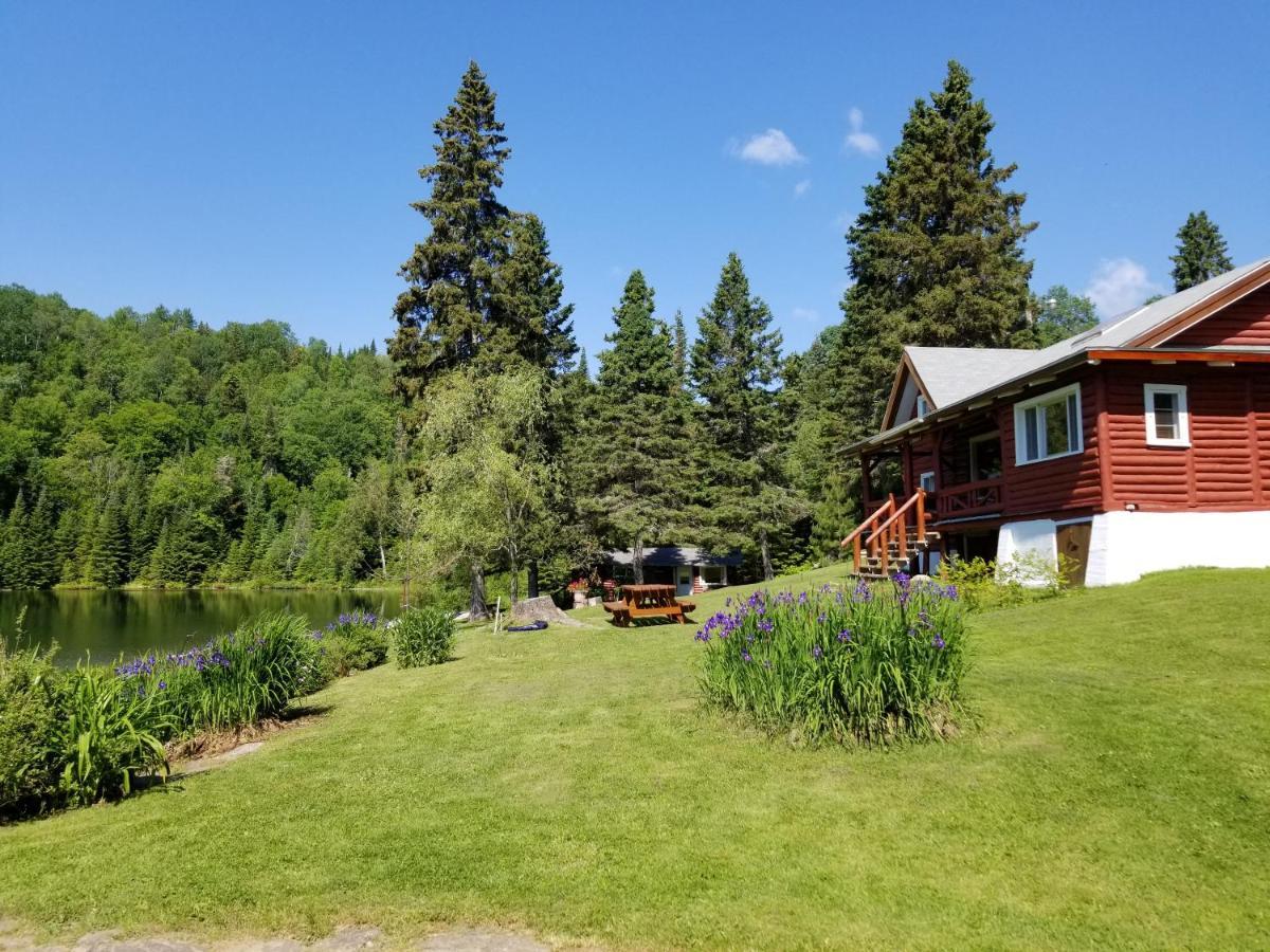 Kan-A-Mouche Pourvoirie Auberge Et Chalets Saint-Michel Exteriér fotografie