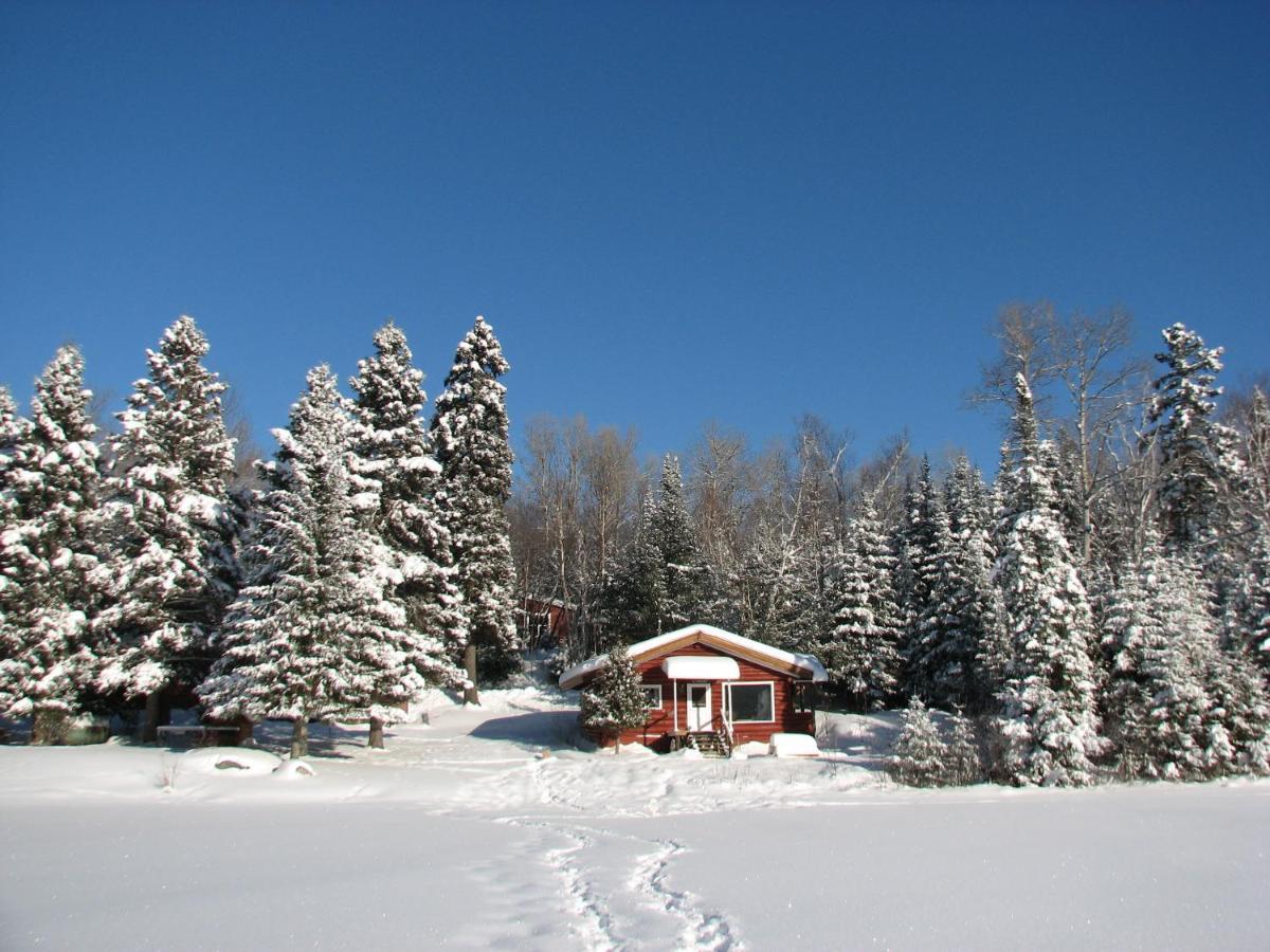Kan-A-Mouche Pourvoirie Auberge Et Chalets Saint-Michel Exteriér fotografie